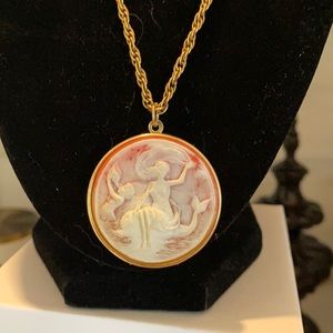 Vintage Zales Cameo Locket on Gold 18” Chain
